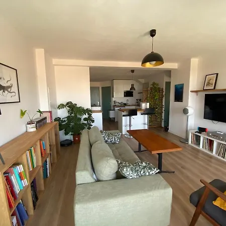De 70m2 En Bord De Avec Garage Et Balcon Toulon